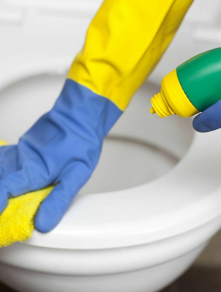 помыть пол в квартире